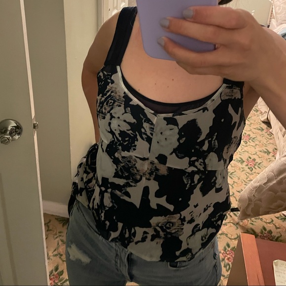 Gap tank top- pretty pattern! Size XS - Picture 6 of 6